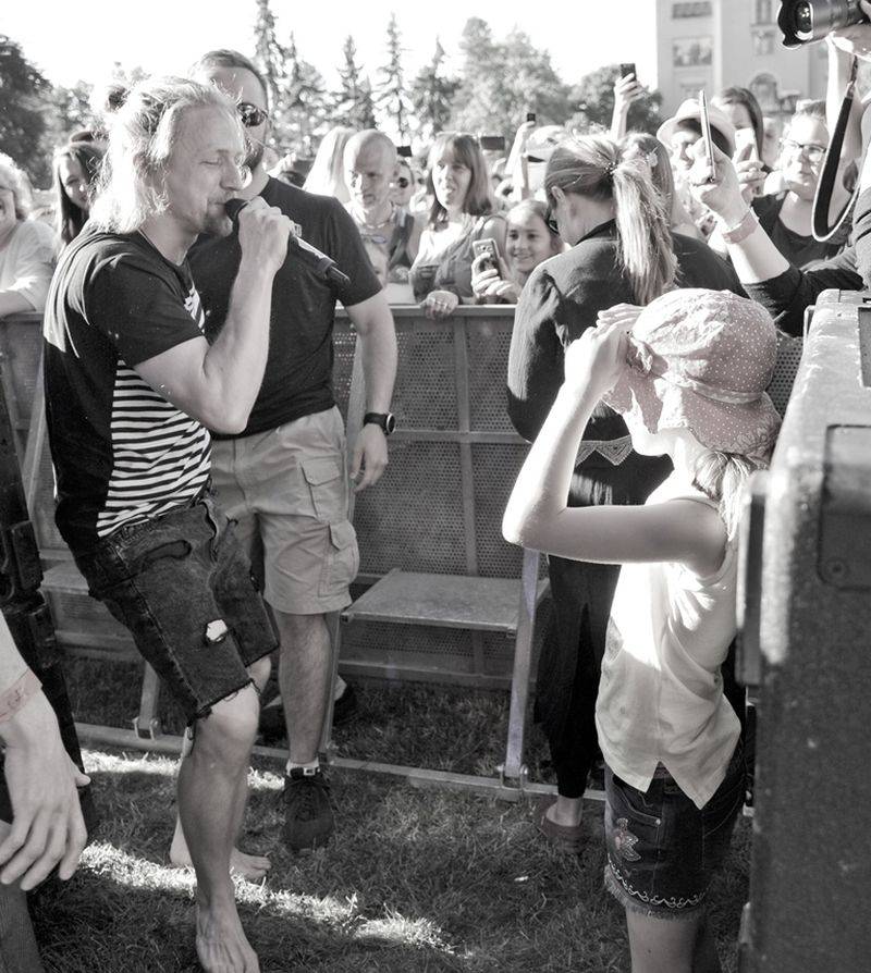 Víkend Mezi ploty: Bohnice ožily hudbou i divadlem, hráli Tomáš Klus, Aneta Langerová, Mňága a Žďorp a další