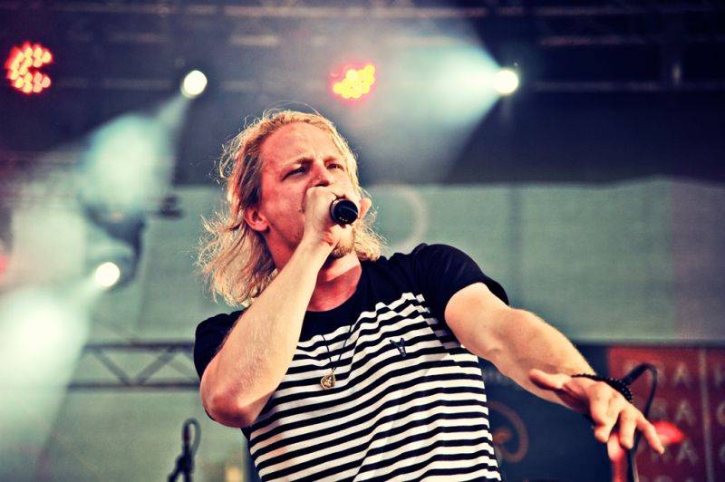 Víkend Mezi ploty: Bohnice ožily hudbou i divadlem, hráli Tomáš Klus, Aneta Langerová, Mňága a Žďorp a další