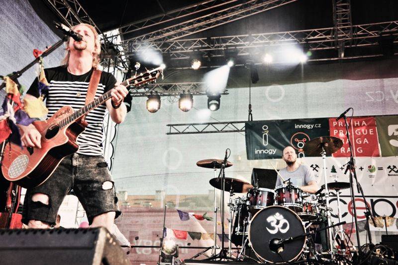 Víkend Mezi ploty: Bohnice ožily hudbou i divadlem, hráli Tomáš Klus, Aneta Langerová, Mňága a Žďorp a další