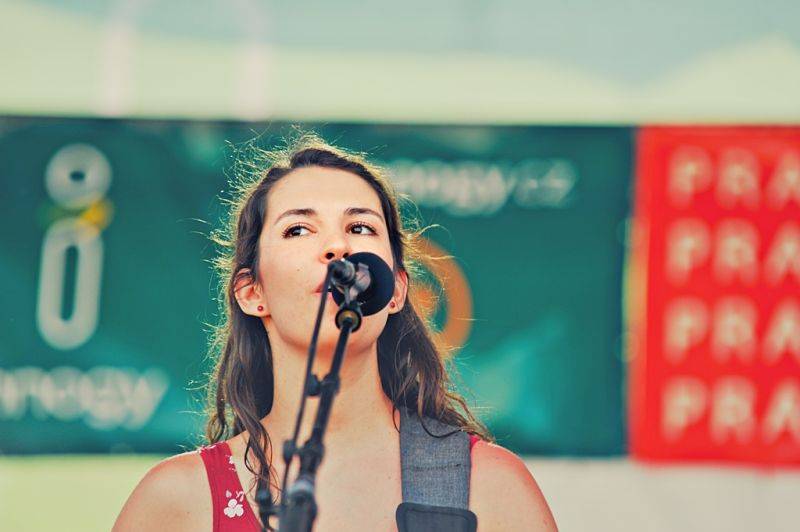 Víkend Mezi ploty: Bohnice ožily hudbou i divadlem, hráli Tomáš Klus, Aneta Langerová, Mňága a Žďorp a další