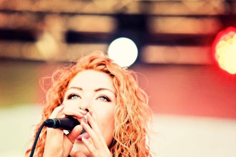 Víkend Mezi ploty: Bohnice ožily hudbou i divadlem, hráli Tomáš Klus, Aneta Langerová, Mňága a Žďorp a další