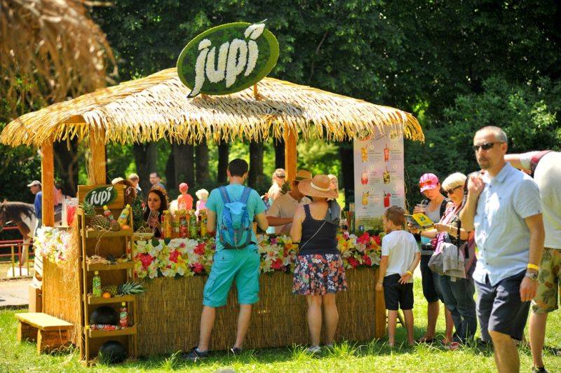 Víkend Mezi ploty: Bohnice ožily hudbou i divadlem, hráli Tomáš Klus, Aneta Langerová, Mňága a Žďorp a další