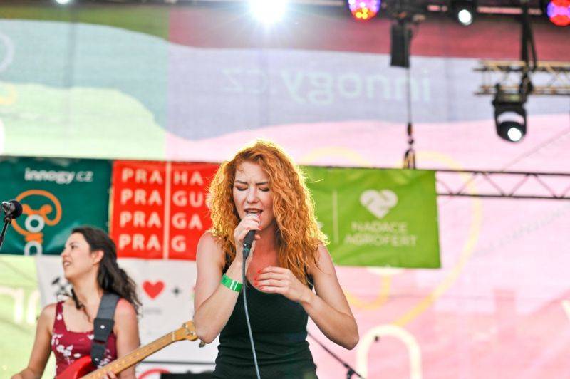 Víkend Mezi ploty: Bohnice ožily hudbou i divadlem, hráli Tomáš Klus, Aneta Langerová, Mňága a Žďorp a další