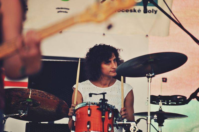 Víkend Mezi ploty: Bohnice ožily hudbou i divadlem, hráli Tomáš Klus, Aneta Langerová, Mňága a Žďorp a další