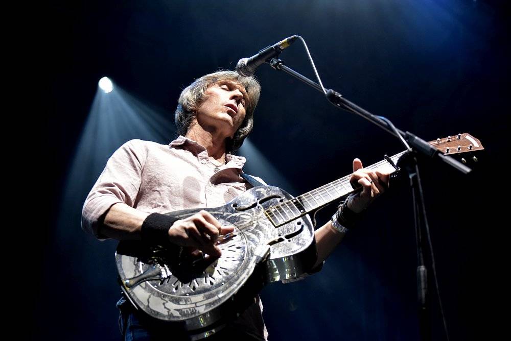 The Dire Straits Experience zahráli v Lucerně své hity z osmdesátých let