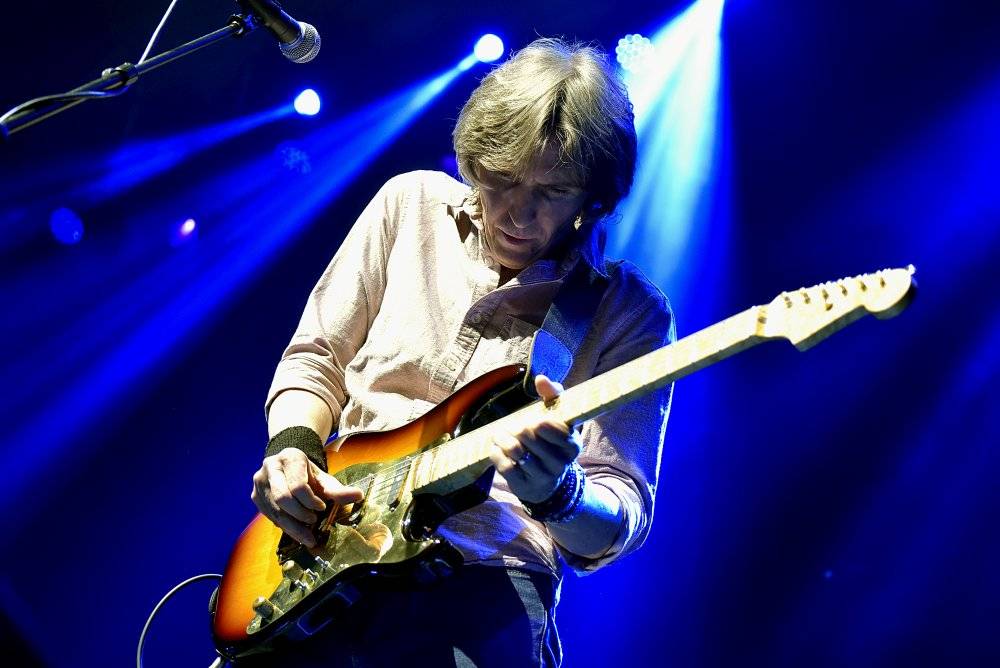 The Dire Straits Experience zahráli v Lucerně své hity z osmdesátých let