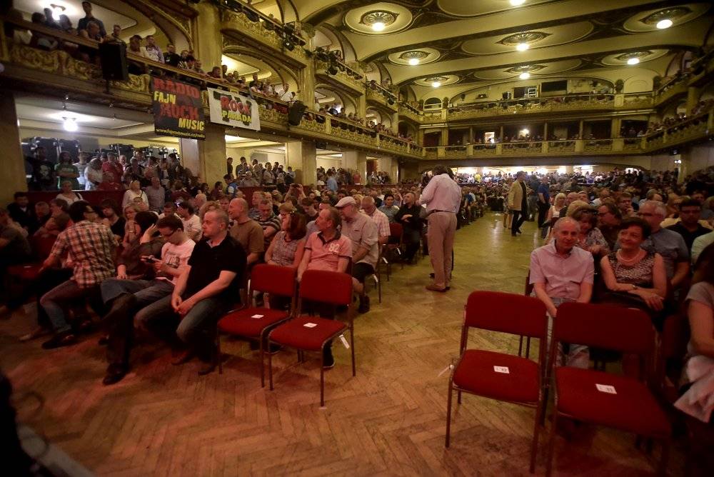 The Dire Straits Experience zahráli v Lucerně své hity z osmdesátých let