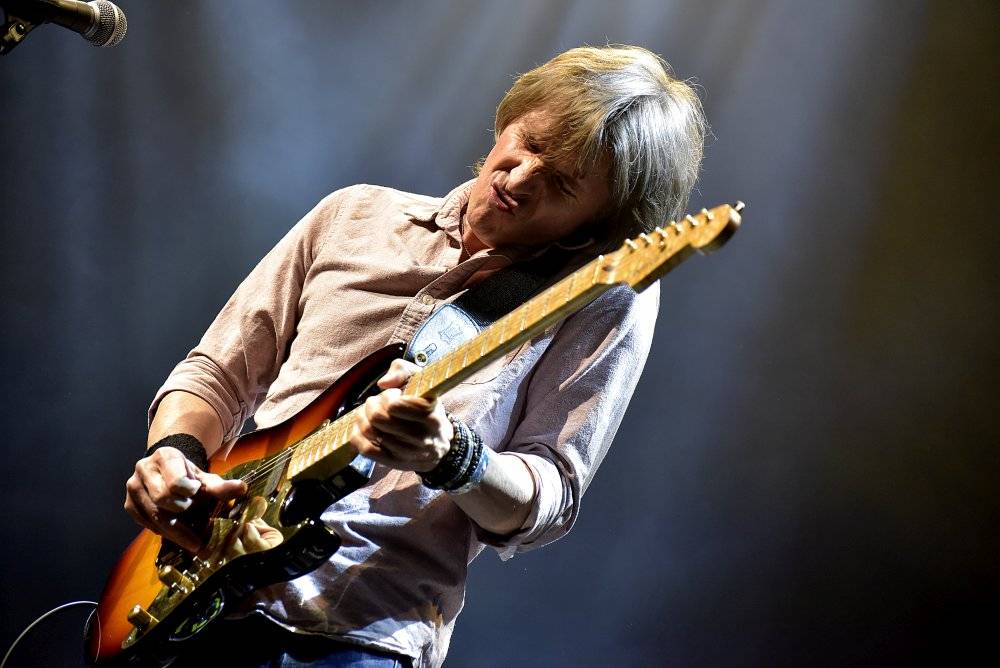 The Dire Straits Experience zahráli v Lucerně své hity z osmdesátých let