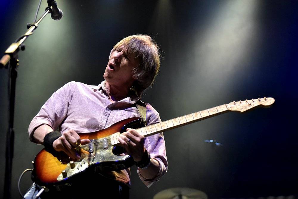 The Dire Straits Experience zahráli v Lucerně své hity z osmdesátých let