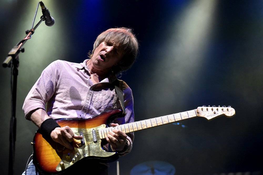 The Dire Straits Experience zahráli v Lucerně své hity z osmdesátých let