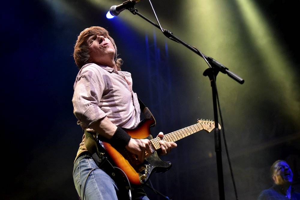 The Dire Straits Experience zahráli v Lucerně své hity z osmdesátých let