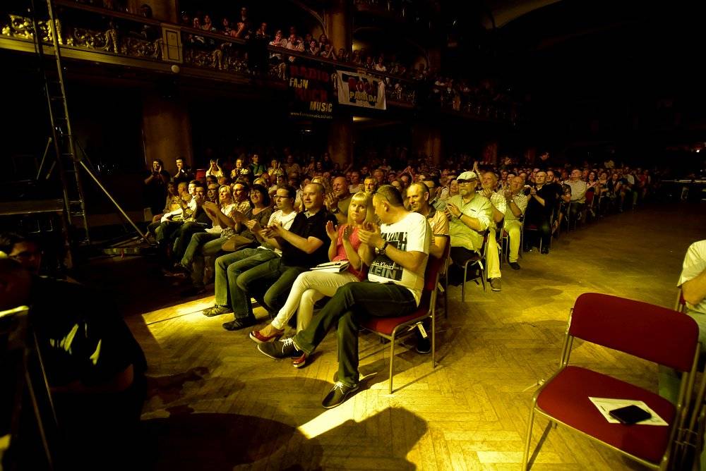 The Dire Straits Experience zahráli v Lucerně své hity z osmdesátých let