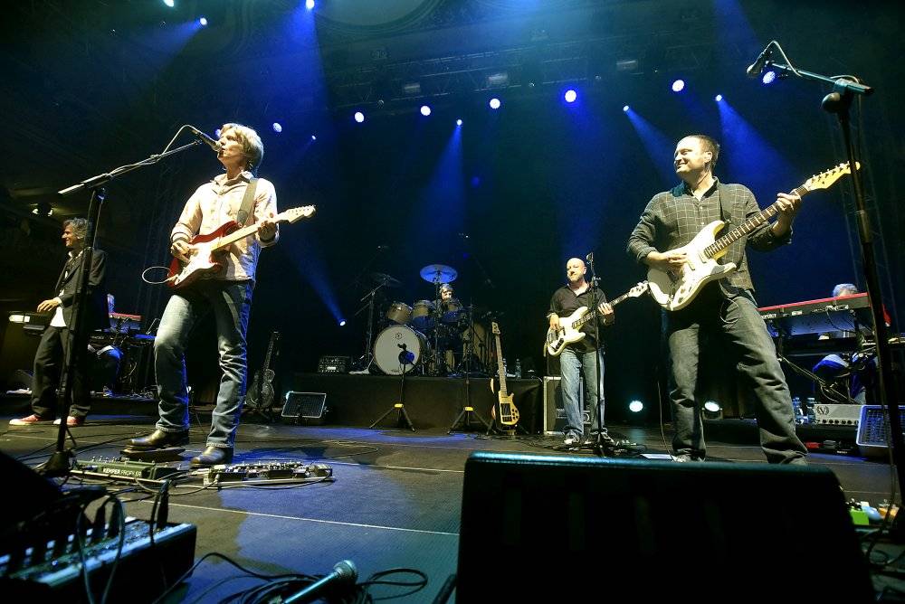 The Dire Straits Experience zahráli v Lucerně své hity z osmdesátých let