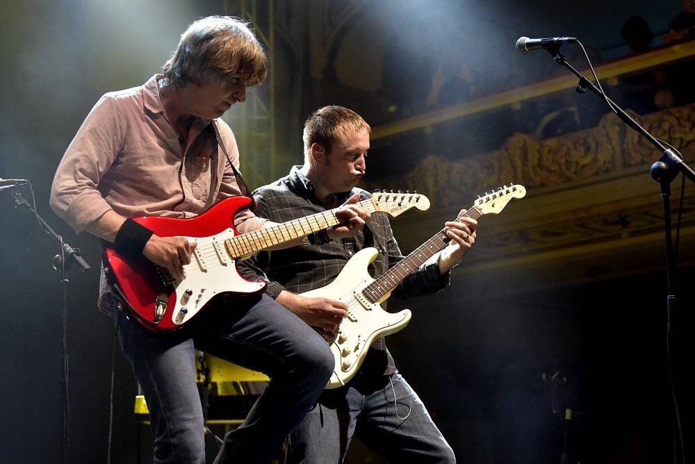 The Dire Straits Experience zahráli v Lucerně své hity z osmdesátých let