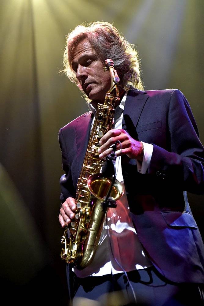 The Dire Straits Experience zahráli v Lucerně své hity z osmdesátých let