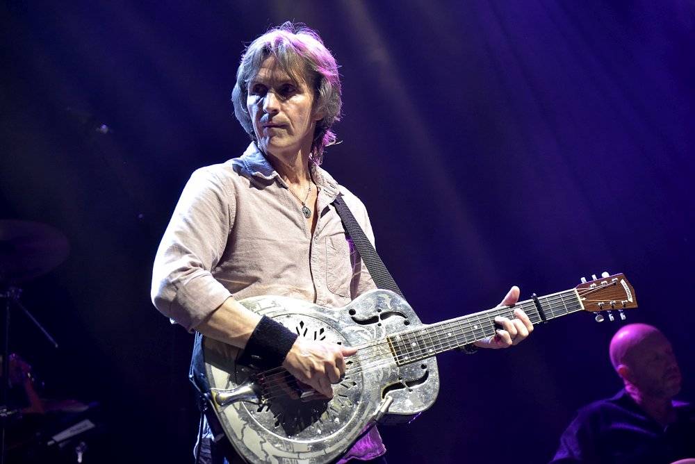 The Dire Straits Experience zahráli v Lucerně své hity z osmdesátých let