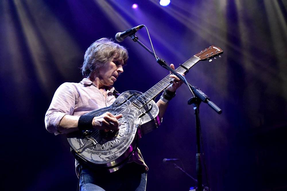 The Dire Straits Experience zahráli v Lucerně své hity z osmdesátých let