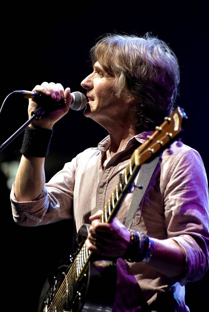 The Dire Straits Experience zahráli v Lucerně své hity z osmdesátých let