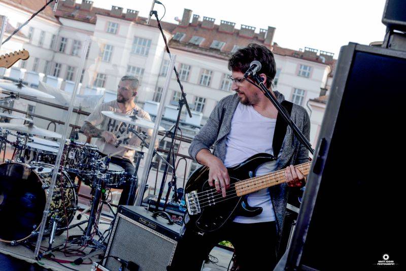 Chinaski zpívali na střeše, že jim není do pláče