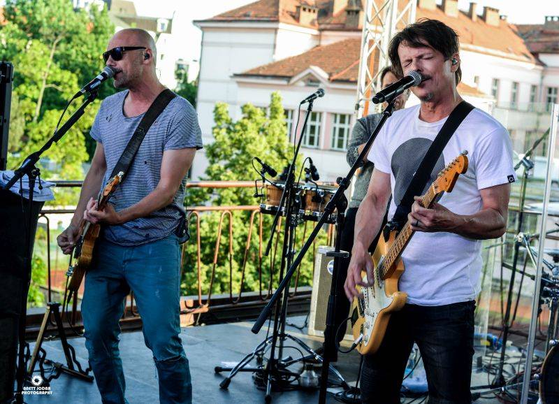 Chinaski zpívali na střeše, že jim není do pláče