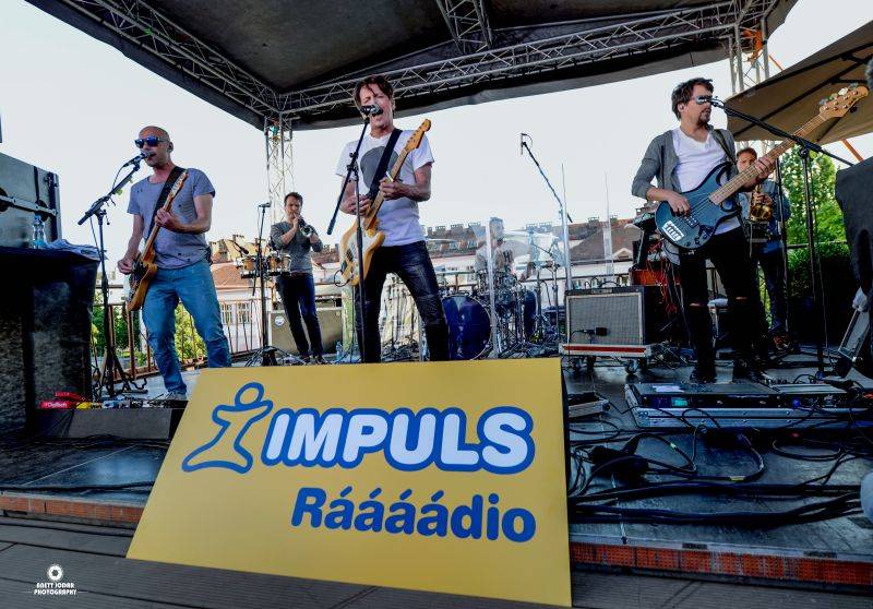 Chinaski zpívali na střeše, že jim není do pláče