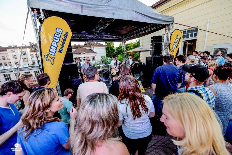 Chinaski zpívali na střeše, že jim není do pláče