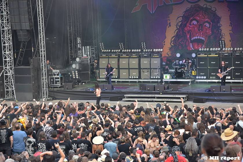 Metalfest v Plzni: První den metalového svátku ovládli Hammerfall, Airbourne nebo Primal Fear