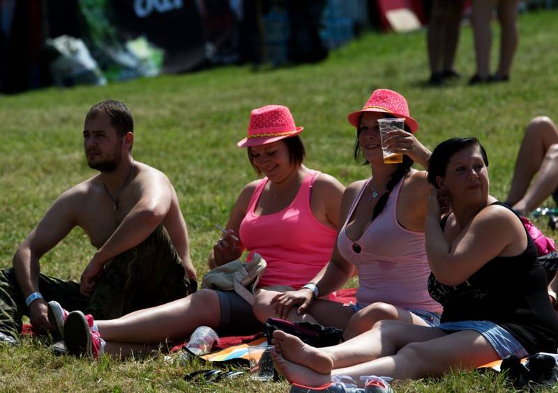 Okoř se šťávou (I.): Odpoledne diváky rozezpívali Rybičky 48, Wohnout nebo Sebastian