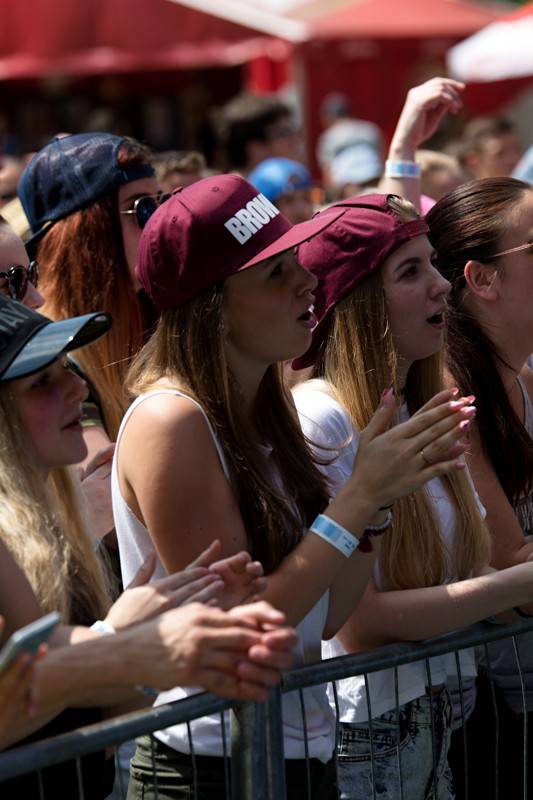 Okoř se šťávou (I.): Odpoledne diváky rozezpívali Rybičky 48, Wohnout nebo Sebastian