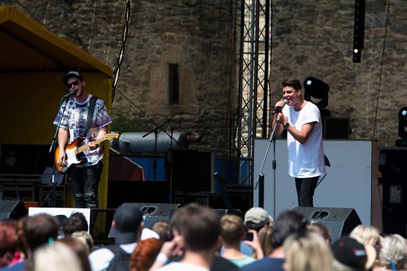 Okoř se šťávou (I.): Odpoledne diváky rozezpívali Rybičky 48, Wohnout nebo Sebastian