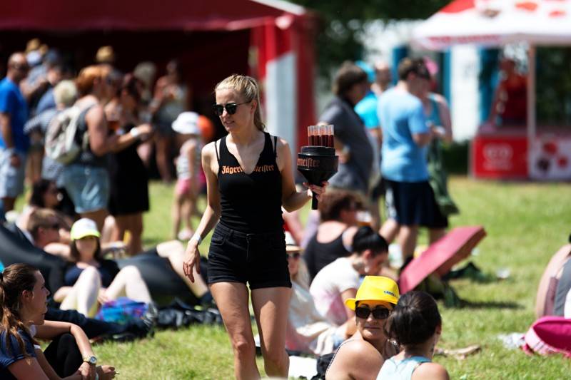 Okoř se šťávou (I.): Odpoledne diváky rozezpívali Rybičky 48, Wohnout nebo Sebastian