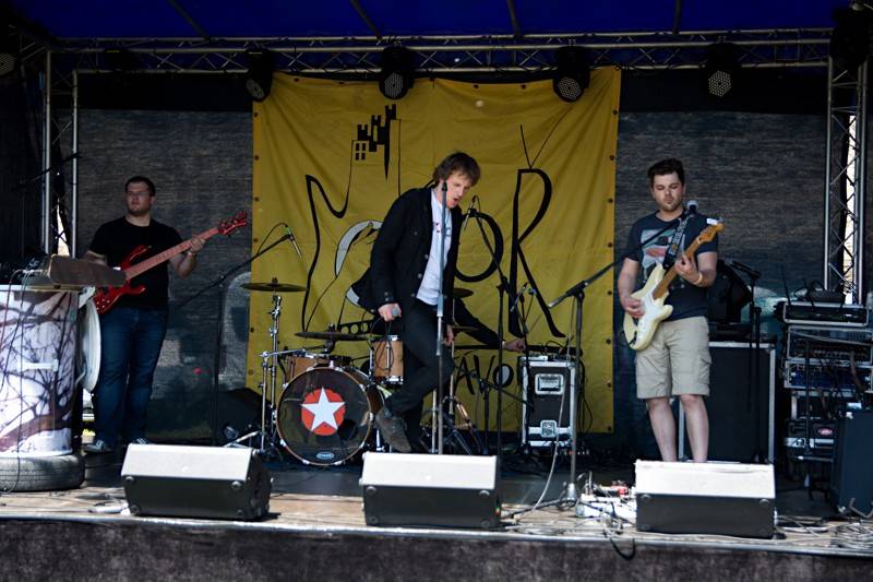 Okoř se šťávou (I.): Odpoledne diváky rozezpívali Rybičky 48, Wohnout nebo Sebastian