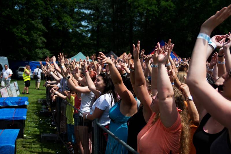 Okoř se šťávou (I.): Odpoledne diváky rozezpívali Rybičky 48, Wohnout nebo Sebastian