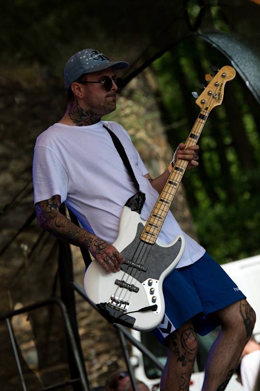 Okoř se šťávou (I.): Odpoledne diváky rozezpívali Rybičky 48, Wohnout nebo Sebastian