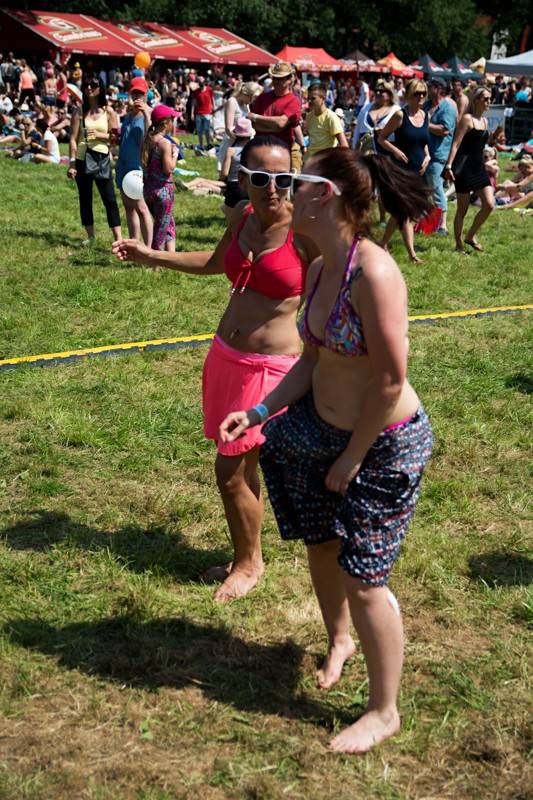 Okoř se šťávou (I.): Odpoledne diváky rozezpívali Rybičky 48, Wohnout nebo Sebastian