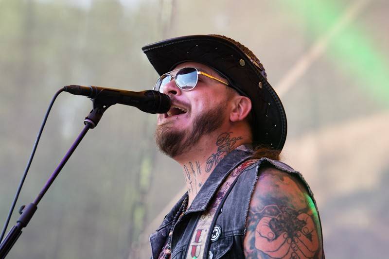 Okoř se šťávou (I.): Odpoledne diváky rozezpívali Rybičky 48, Wohnout nebo Sebastian