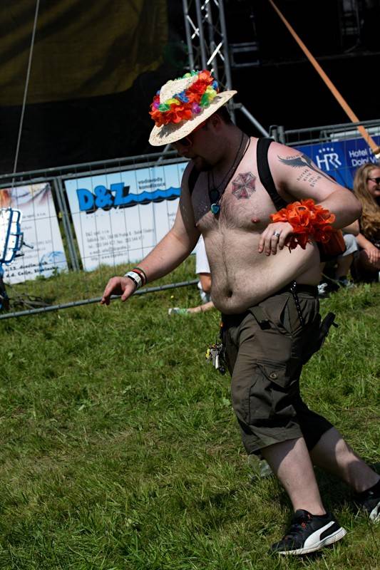 Okoř se šťávou (I.): Odpoledne diváky rozezpívali Rybičky 48, Wohnout nebo Sebastian