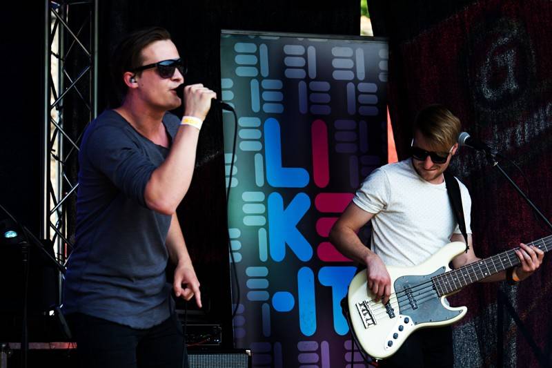 Okoř se šťávou (I.): Odpoledne diváky rozezpívali Rybičky 48, Wohnout nebo Sebastian