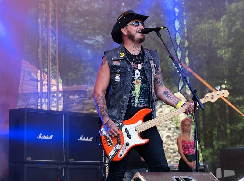 Okoř se šťávou (I.): Odpoledne diváky rozezpívali Rybičky 48, Wohnout nebo Sebastian