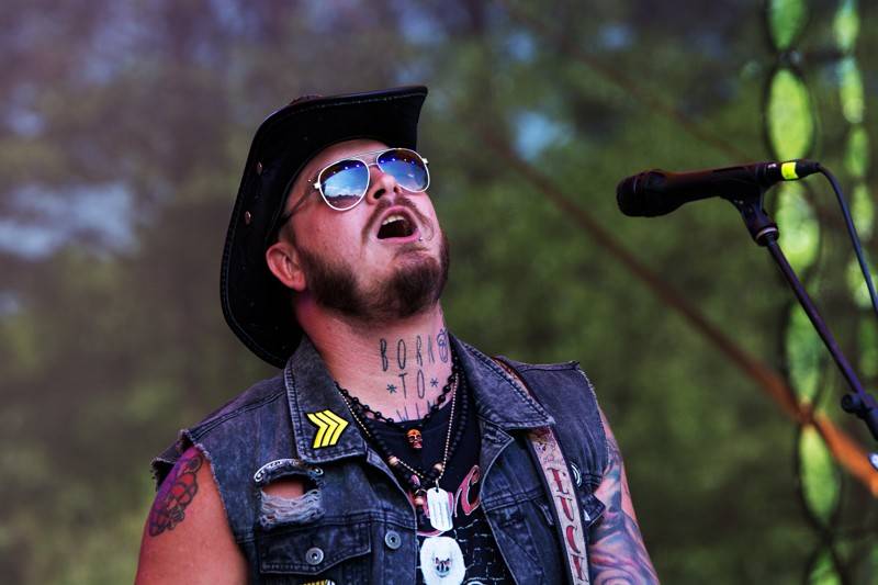 Okoř se šťávou (I.): Odpoledne diváky rozezpívali Rybičky 48, Wohnout nebo Sebastian