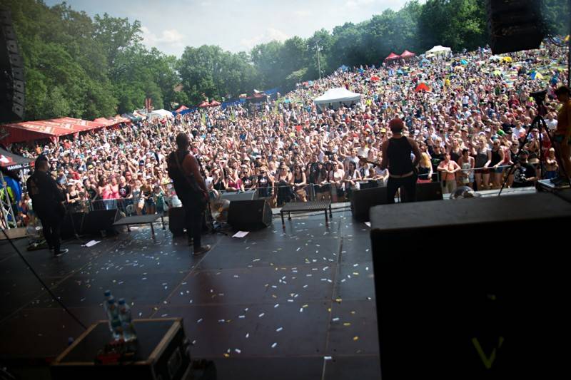Okoř se šťávou (I.): Odpoledne diváky rozezpívali Rybičky 48, Wohnout nebo Sebastian