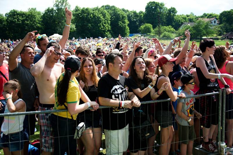 Okoř se šťávou (I.): Odpoledne diváky rozezpívali Rybičky 48, Wohnout nebo Sebastian