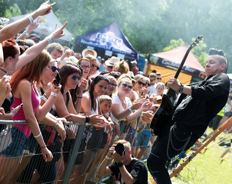 Okoř se šťávou (I.): Odpoledne diváky rozezpívali Rybičky 48, Wohnout nebo Sebastian