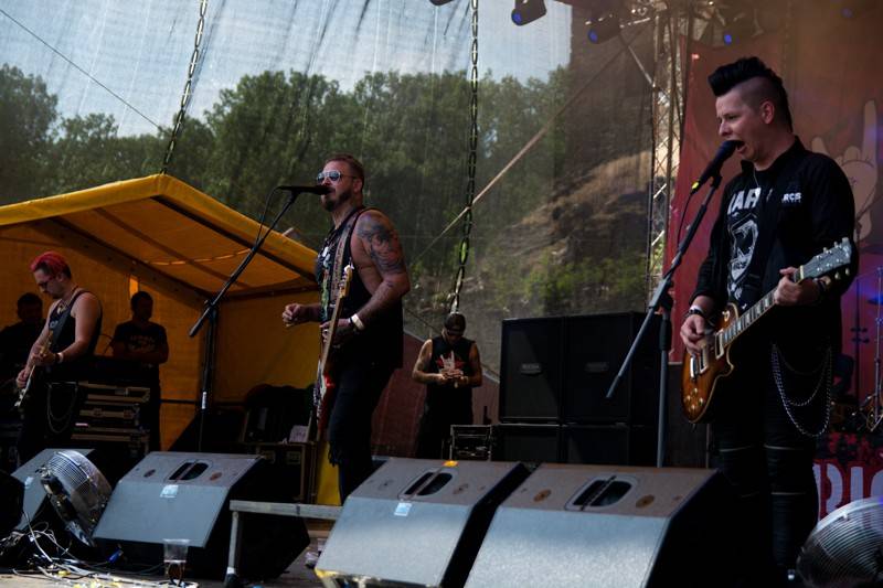 Okoř se šťávou (I.): Odpoledne diváky rozezpívali Rybičky 48, Wohnout nebo Sebastian