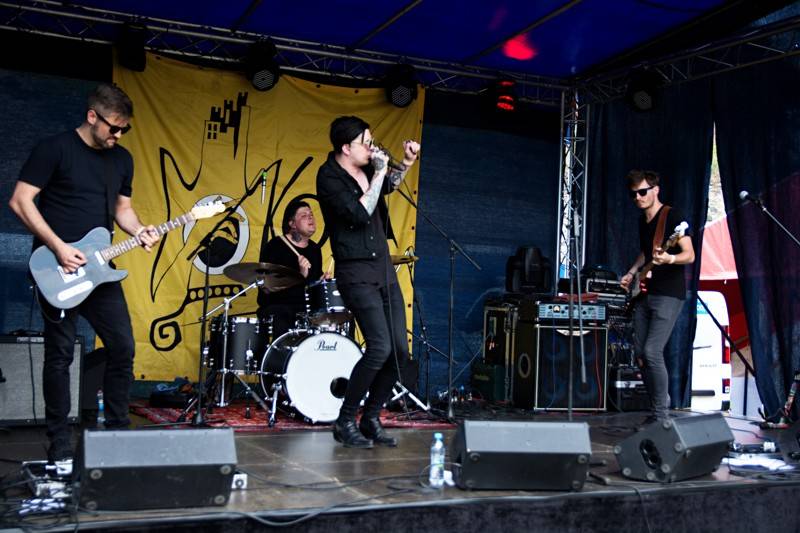 Okoř se šťávou (I.): Odpoledne diváky rozezpívali Rybičky 48, Wohnout nebo Sebastian