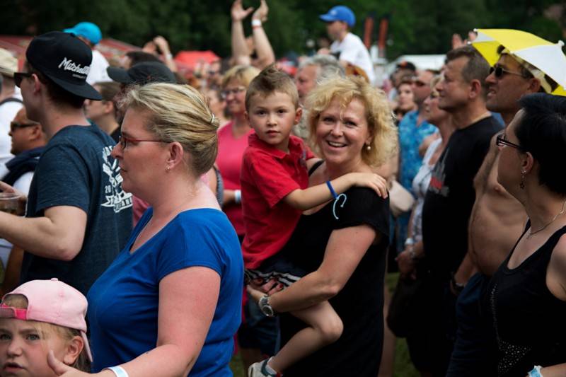 Okoř se šťávou (I.): Odpoledne diváky rozezpívali Rybičky 48, Wohnout nebo Sebastian