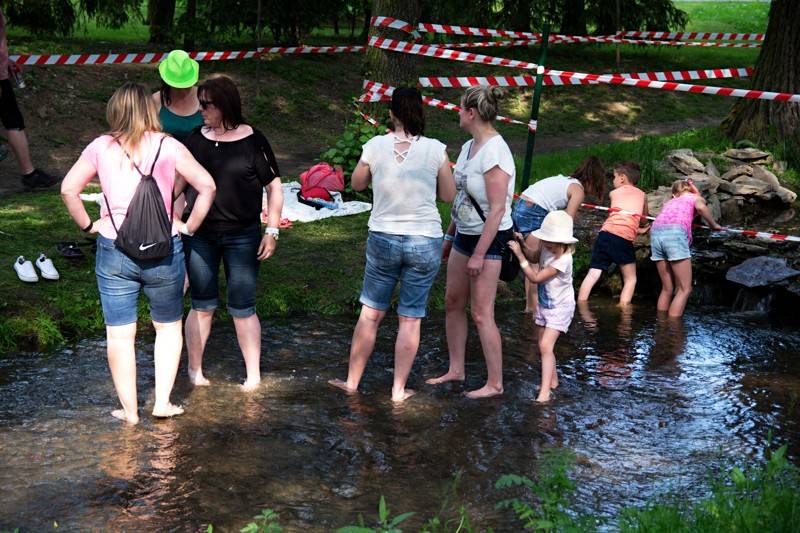 Okoř se šťávou (I.): Odpoledne diváky rozezpívali Rybičky 48, Wohnout nebo Sebastian