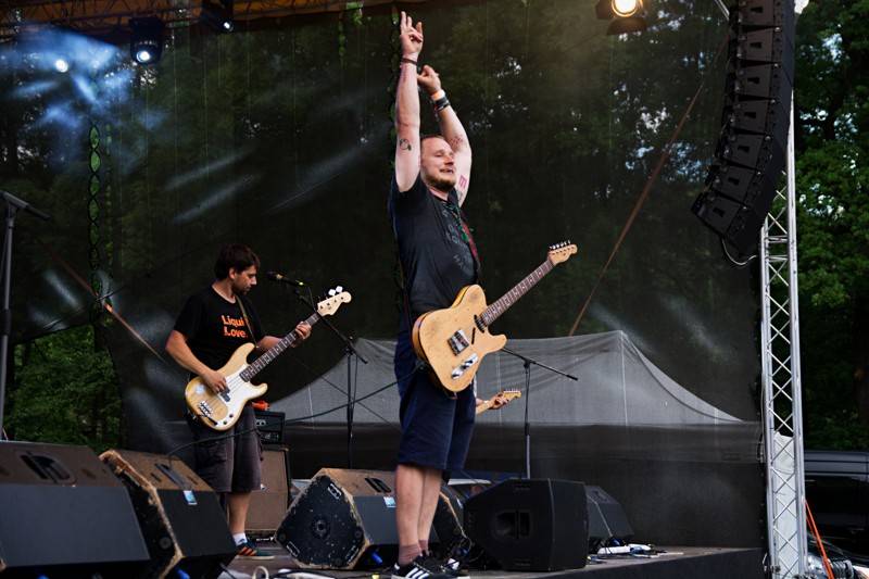 Okoř se šťávou (I.): Odpoledne diváky rozezpívali Rybičky 48, Wohnout nebo Sebastian