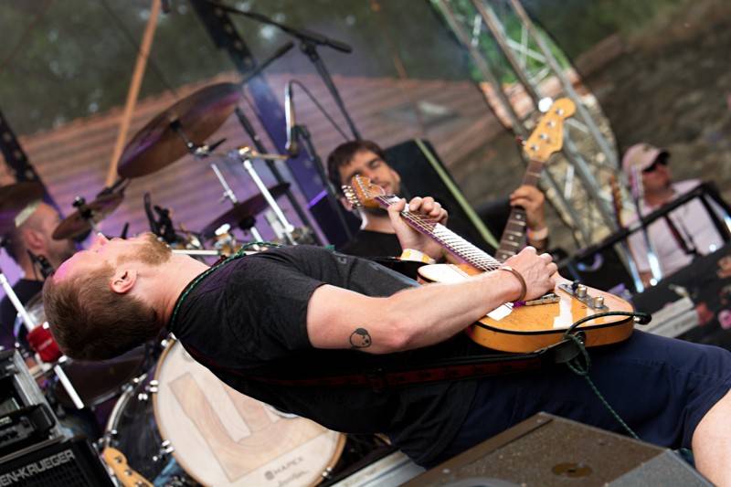 Okoř se šťávou (I.): Odpoledne diváky rozezpívali Rybičky 48, Wohnout nebo Sebastian