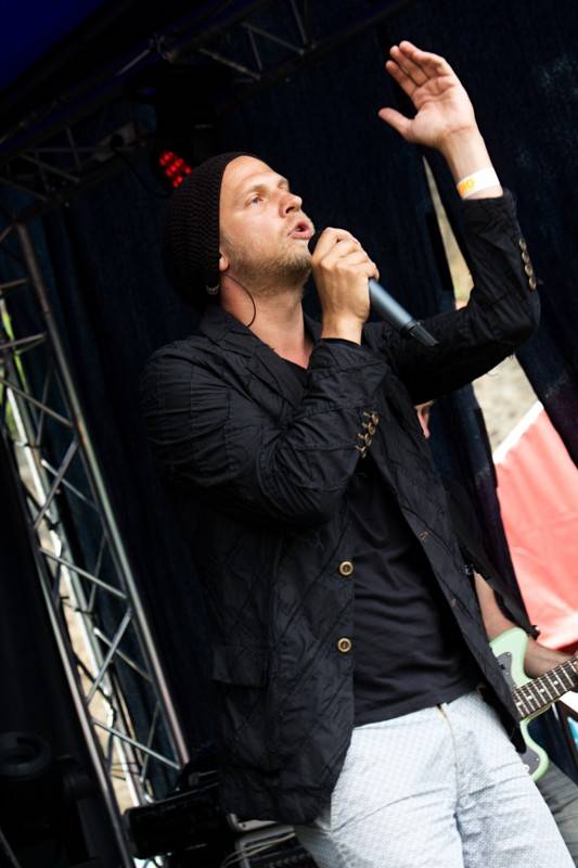 Okoř se šťávou (I.): Odpoledne diváky rozezpívali Rybičky 48, Wohnout nebo Sebastian